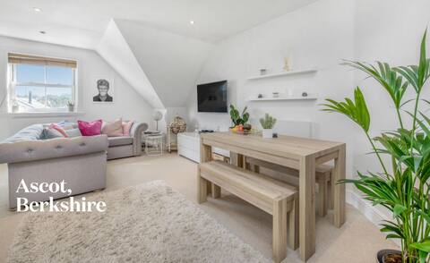 Cosy Penthouse near Ascot Racecourse & Wentworth