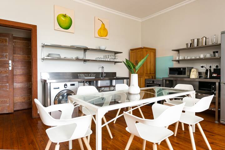 Generous Tidal Pool Apartment gallery image 4