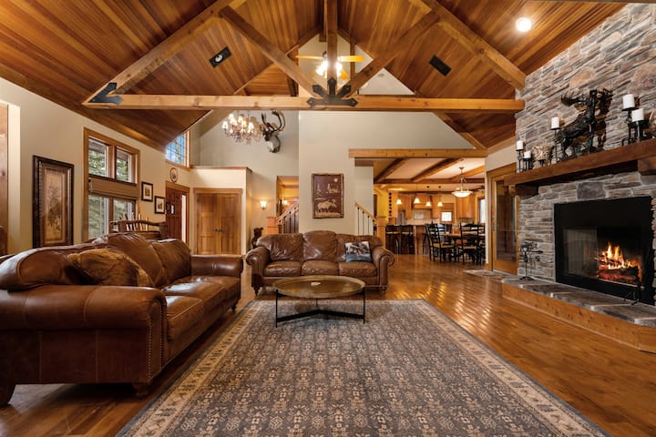 [Riverfront Lodge] Downtown w/dock. Walk to Shorts