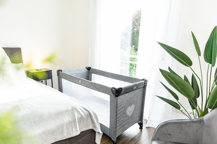 โดยรวมแล้วมีเตียงสำหรับการเดินทางให้บริการสูงสุด 2 เตียงในบ้าน