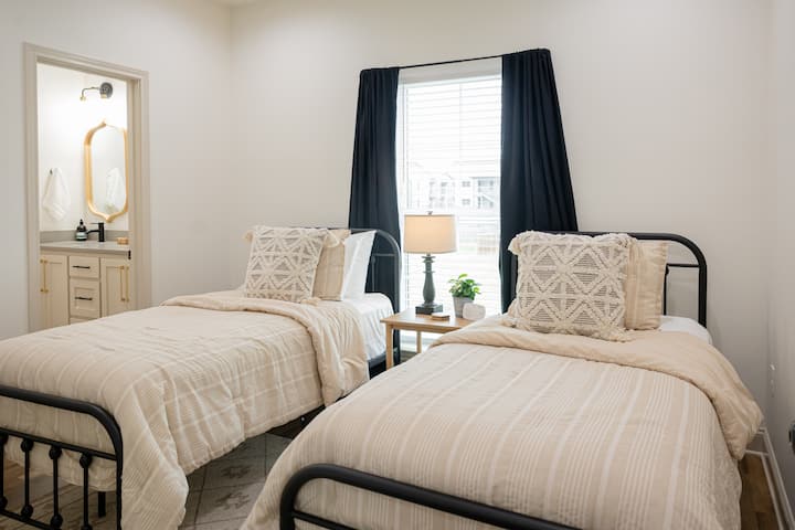 The upstairs twin bedroom has its own bathroom and full size closet.