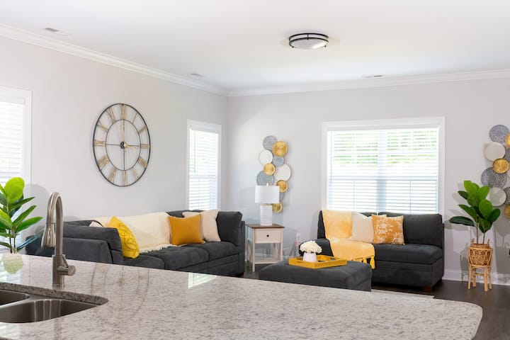Spacious, Serene Modern Farmhouse Near Golf Course - Broadway, NC