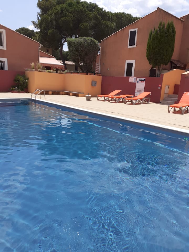 Maison De Vacances Avec Piscine Et Parking Privé - Agde