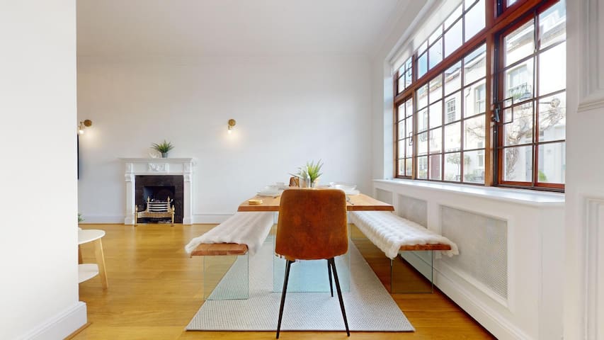 -Air Con- Prime Location: Prince’s Gate Mews! gallery image 3