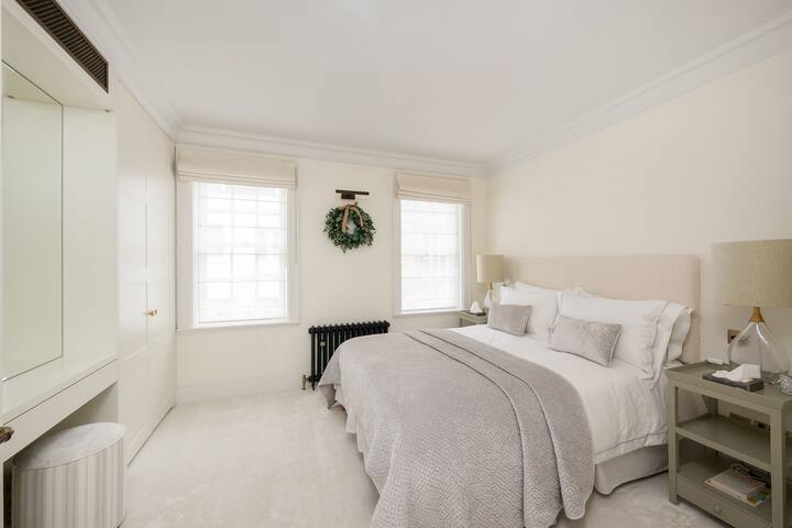 Pavilion Road 3-Bed Residence | With AC gallery image 2