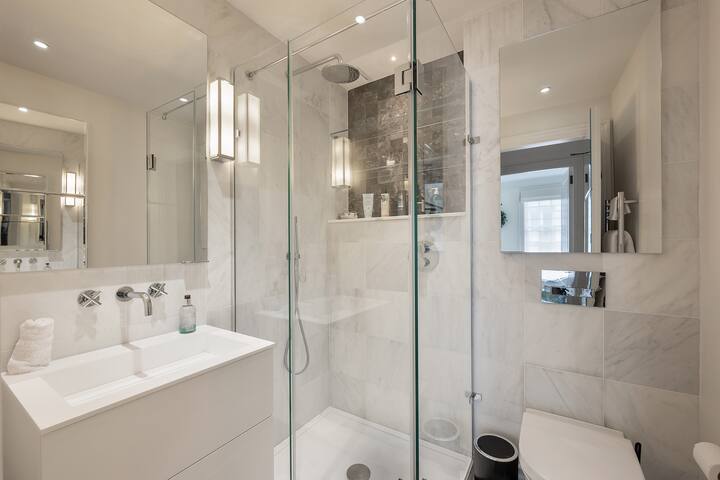 Pavilion Road 3-Bed Residence | With AC gallery image 3