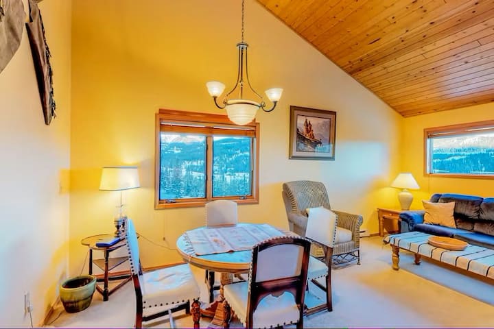 Familja në katin e sipërm dhe dhoma e lojërave 