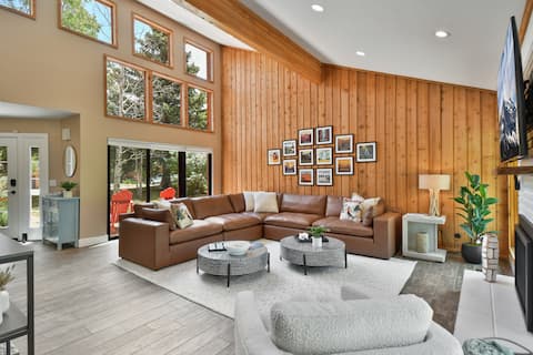 Stylish Retreat: 3,600+ Sq; Walk to Cabriolet Lift