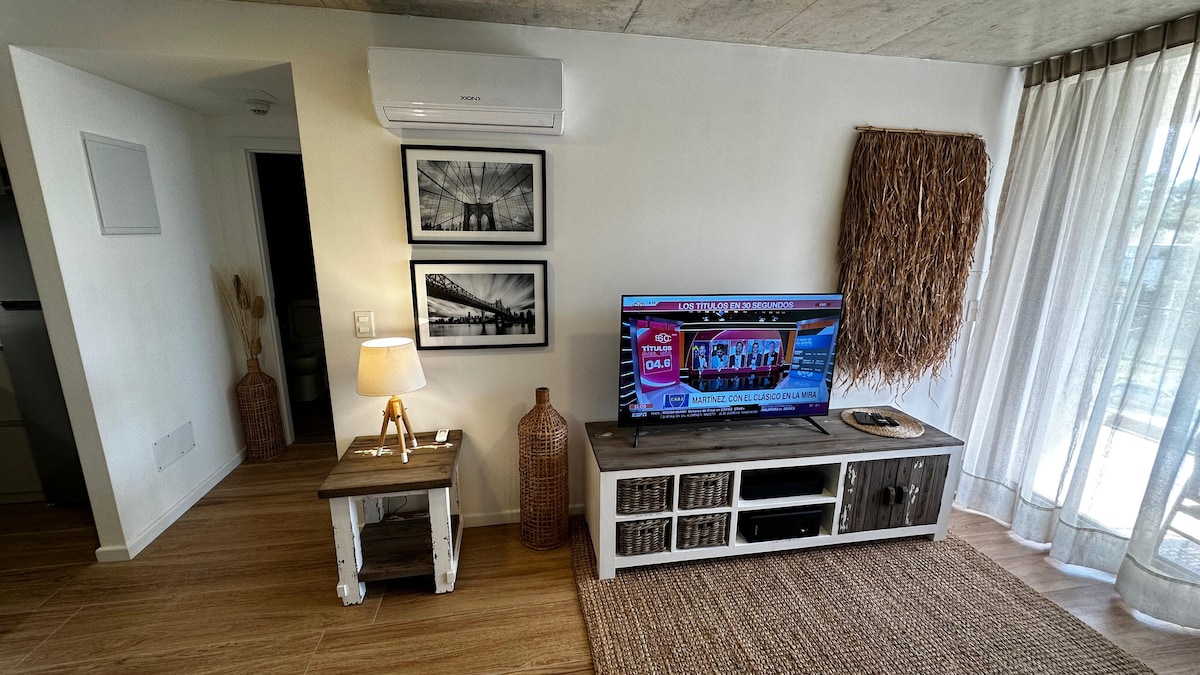Anuncio de Airbnb popular: Apartment across from Playa Mansa for 2 people en Pinares Las Delicias