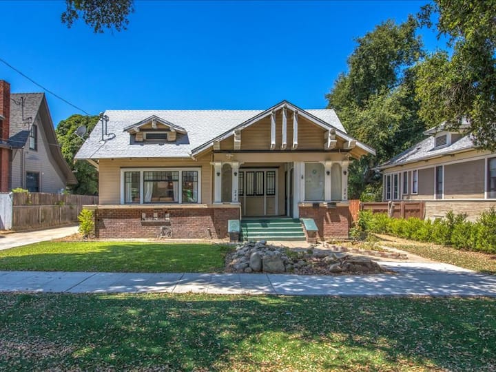 Beatiful Downtown Historic Home. - Redlands, CA