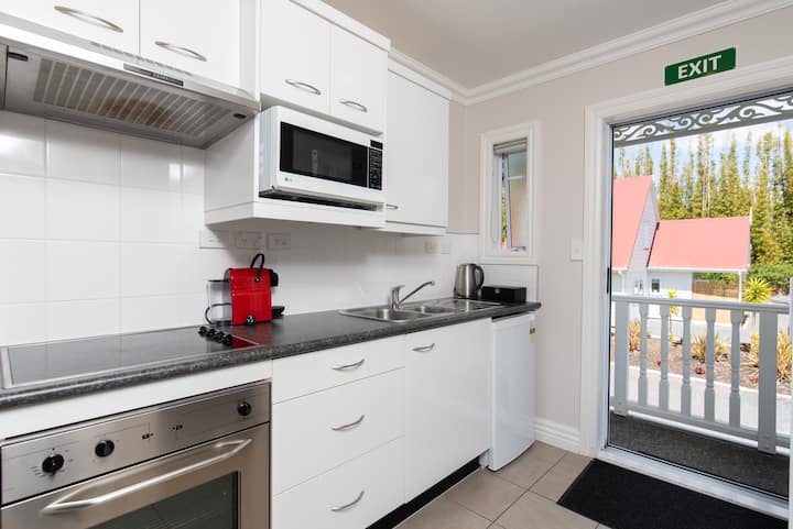 Upstairs Deluxe Studio Privacy - Kerikeri