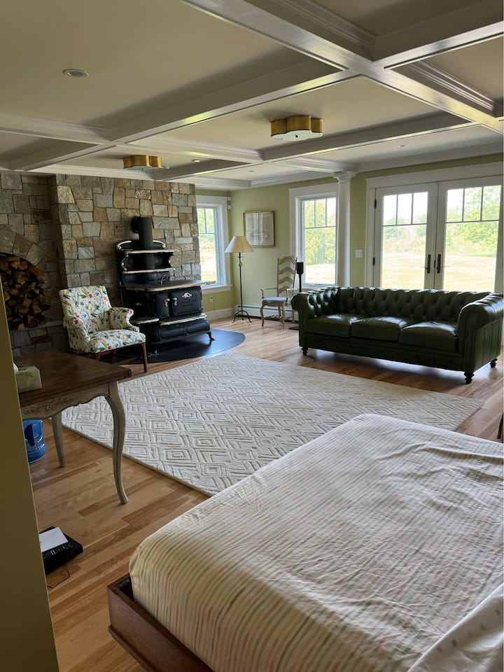 Maplewood 4b (Green Room) - Yarmouth, ME