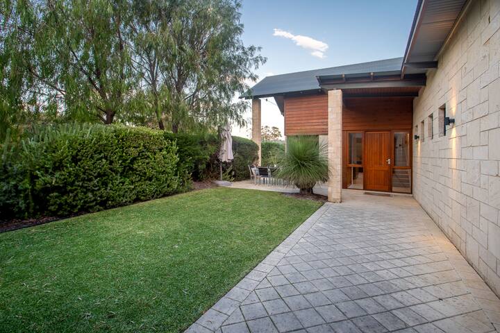 Indigo I Private Properties gallery image 2