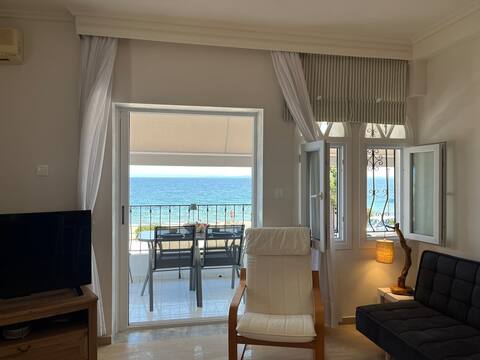 Comfortable stay overlooking the sea