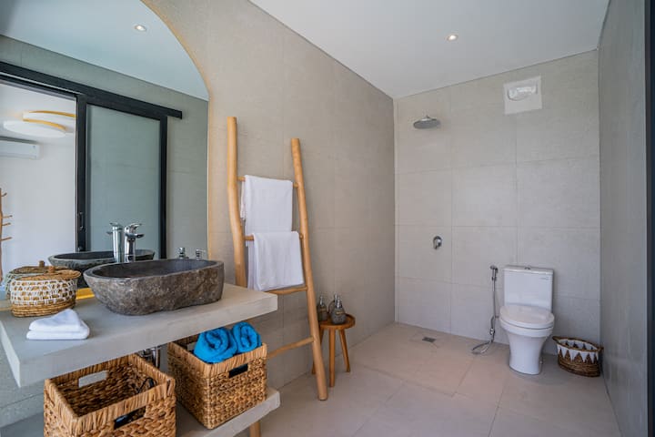 Bold Paradise - 4BR Villa in Kerobokan - Houses for Rent in