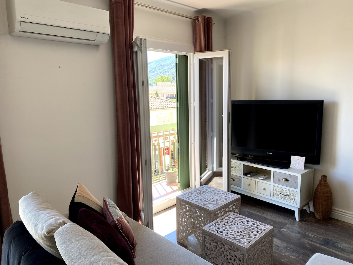 Top Airbnb: Bright and cozy apartment – "Le Cocon Cérétan" in Céret