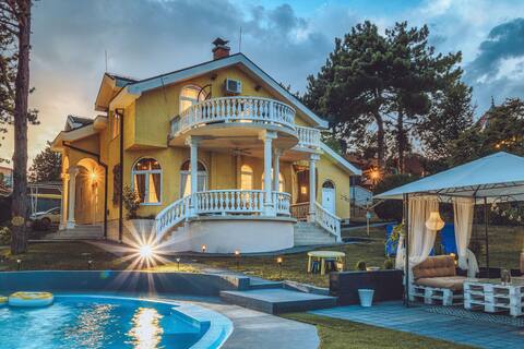 Danube Paradise, luxury villa