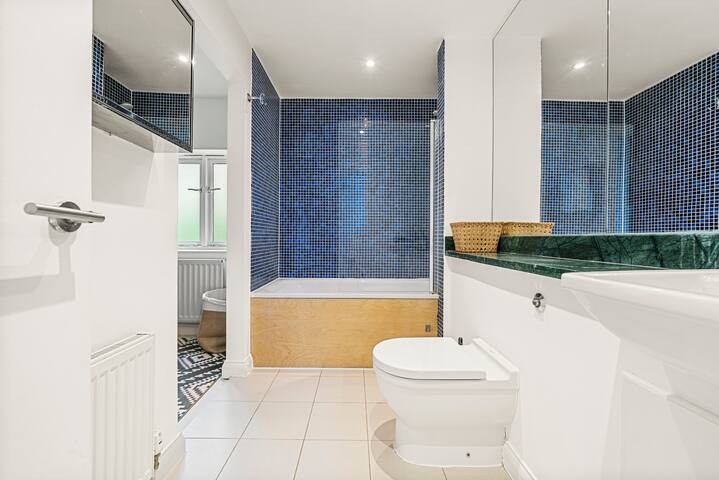 Exclusive & Comfortable Home by Old Street Station gallery image 5