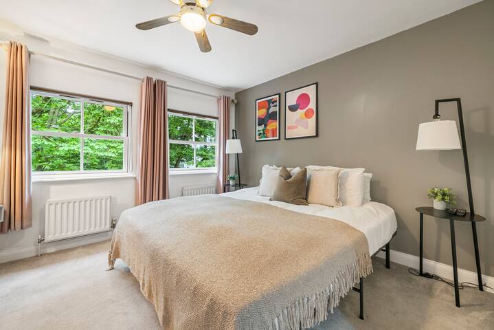 Exclusive & Comfortable Home by Old Street Station gallery image 2