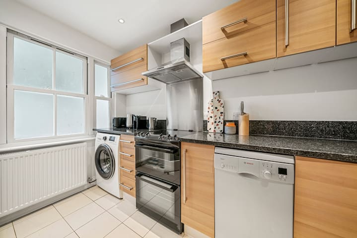 Exclusive & Comfortable Home by Old Street Station gallery image 4