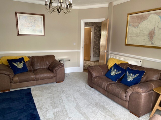 Top Airbnb: Luxury 3 Bed 3 Bath House in New Waltham