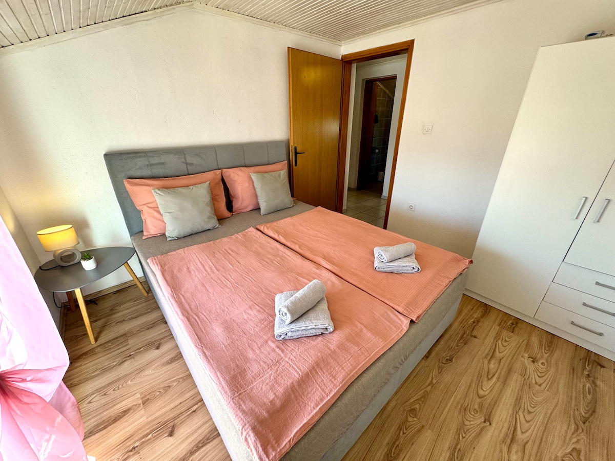 Apartman Lora 1