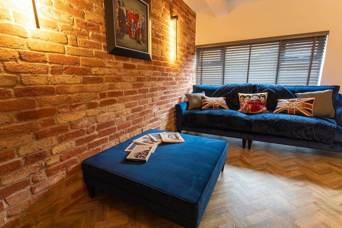 Successful Airbnb property: Stylish home close to Alton Towers Peak District in Derbyshire