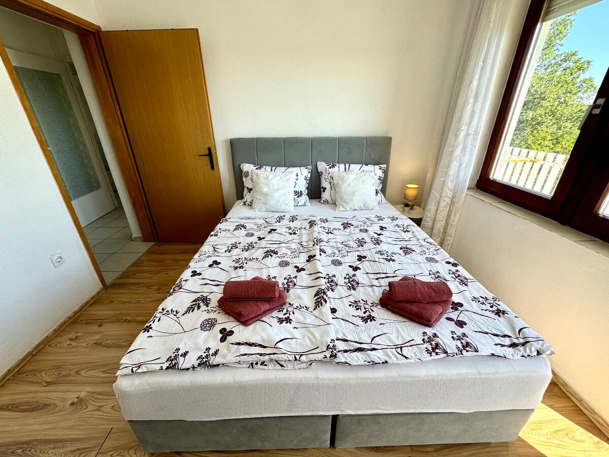 Apartman Lora 2