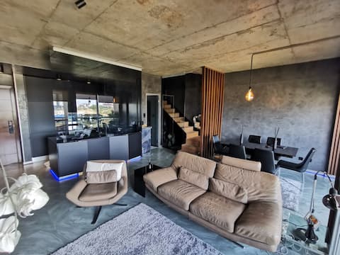 Sophisticated Duplex, Art and Luxury!