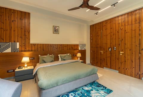 Private Luxury Room in a Villa near Kasauli