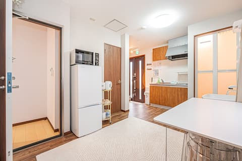 Spacious 3-Bedroom Apt, 5mins to JR Jujo Station