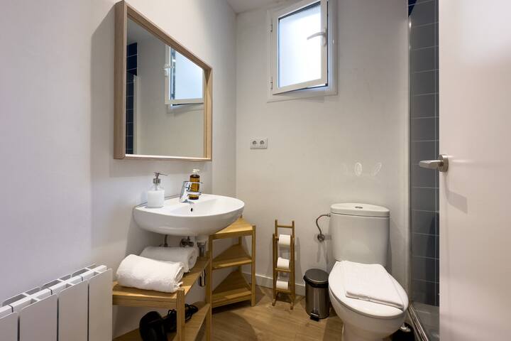 Comfy 4bedroom apartment great for families-Sants gallery image 5