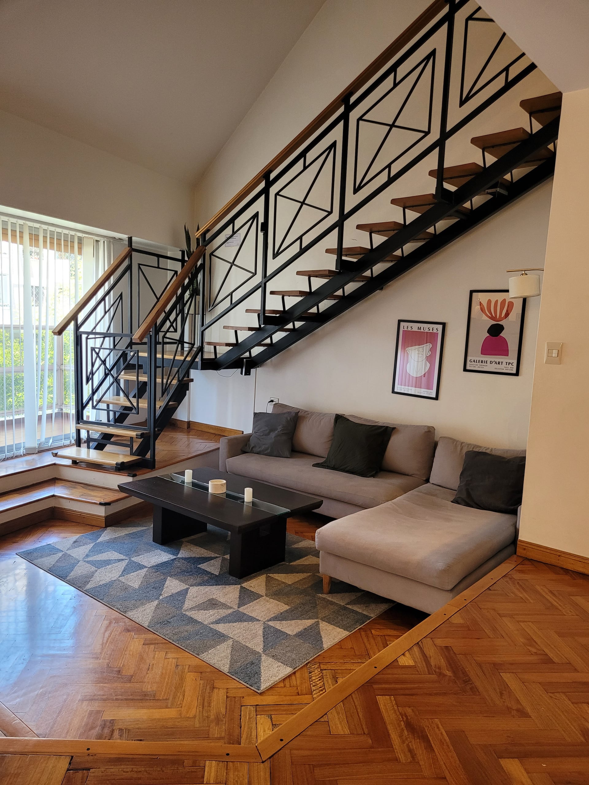 Four-bedroom duplex apartment in Almagro