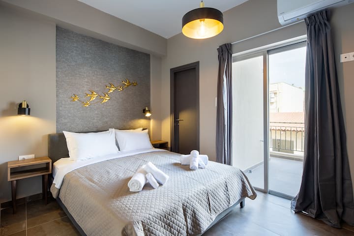The Acropolis Pathway – Signature Apt with Balcony