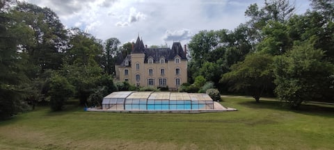 Gite du château de Villechauvon 
12 people.