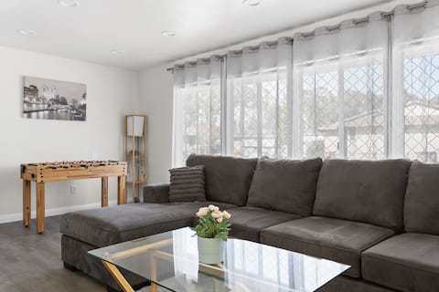 Newly Furnished 6Q/2BA Spacious House!