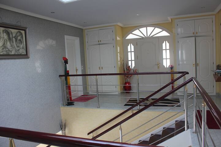 Magnífica casa con piscina gallery image 2