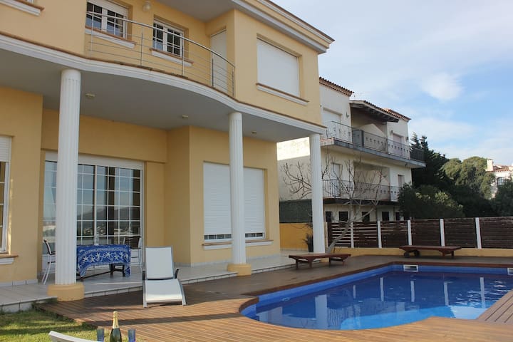 Magnífica casa con piscina