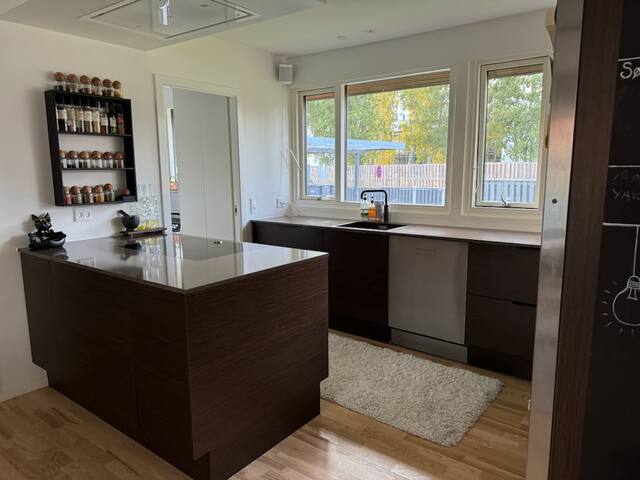 Stor villa – centralt i byen gallery image 4