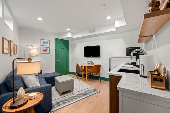 Private Suite With Parking, Patio & Laundry! - ケンブリッジ, MA
