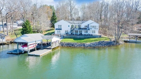 Lakefront 5400sf 6BRs Kayaks Paddleboards Firepit