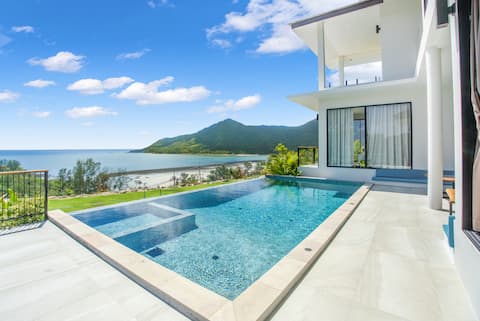 4BR Luxury Villa with Stunning Views in Chaloklum