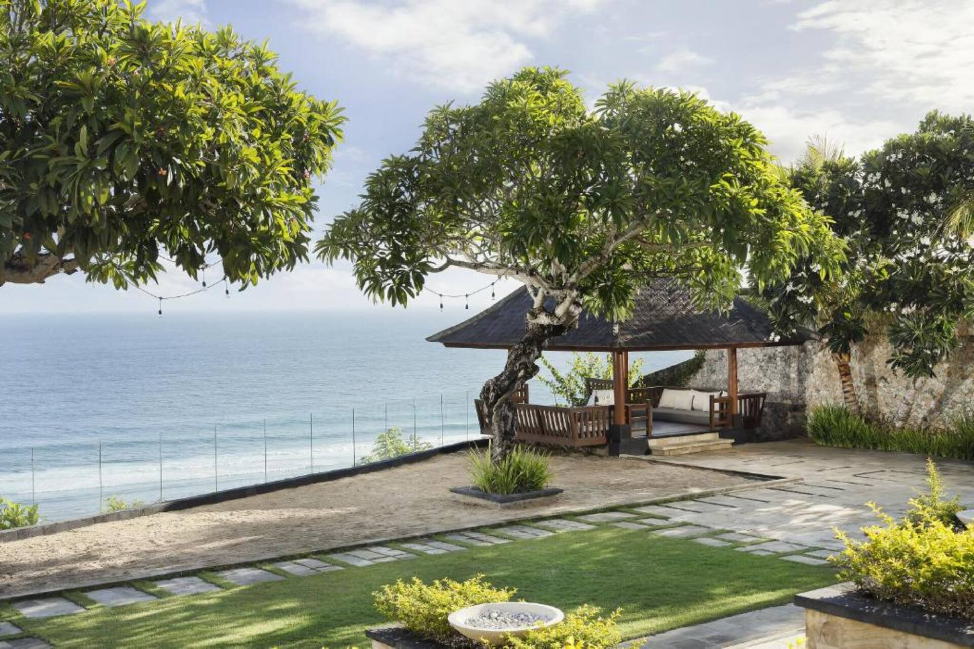 Exclusive Ocean Panorama 7 Bedroom Private Villa in Uluwatu 2