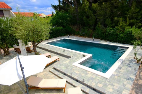 Successful Airbnb property: Mravilla | Large Pool, Jacuzzi & Full Privacy in Kamen