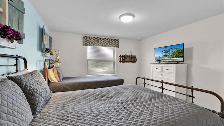 Ჩვენი მყუდრო ორადგილიანი საძინებელი