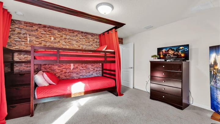 Მყუდრო ღამეები ორსართულიან საწოლებში