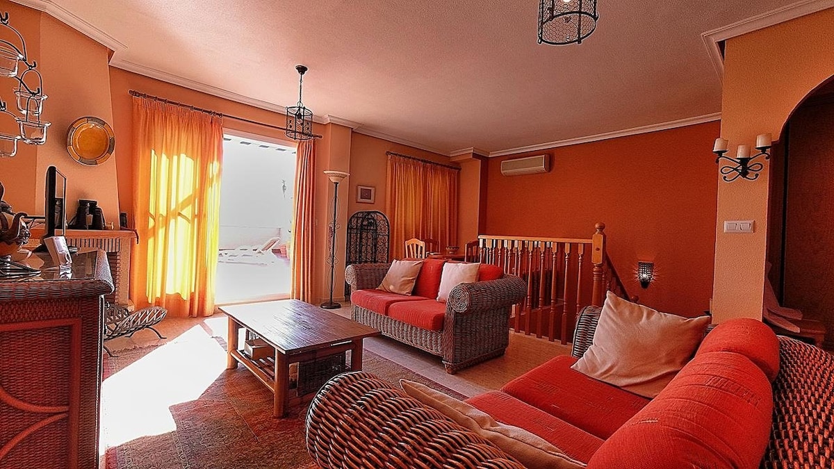 Propriété Airbnb réussie: A swimming pool, beach, and ocean views! à Santa Pola