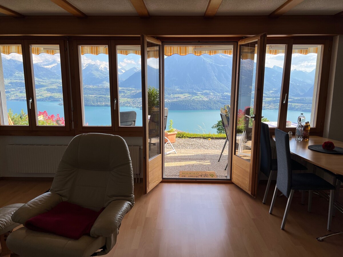 Popular Airbnb listing: A JEWEL above Lake Thun! in Espace Mittelland