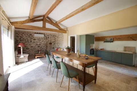 Isolated cottage in the heart of the Dne DE CANET vineyard