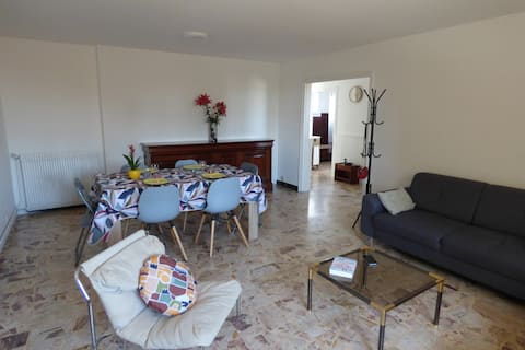 Large apartment with courtyard (2, 3 or 4 bedrooms)